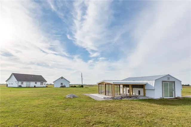 $785,000 | 925 1800th Street, Iola, KS 66749