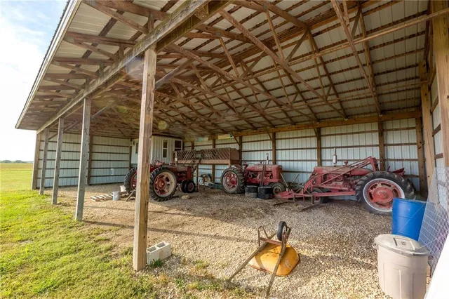 $785,000 | 925 1800th Street, Iola, KS 66749