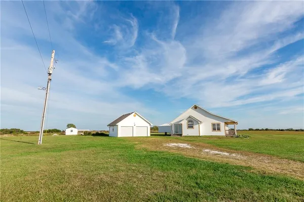 $785,000 | 925 1800th Street, Iola, KS 66749