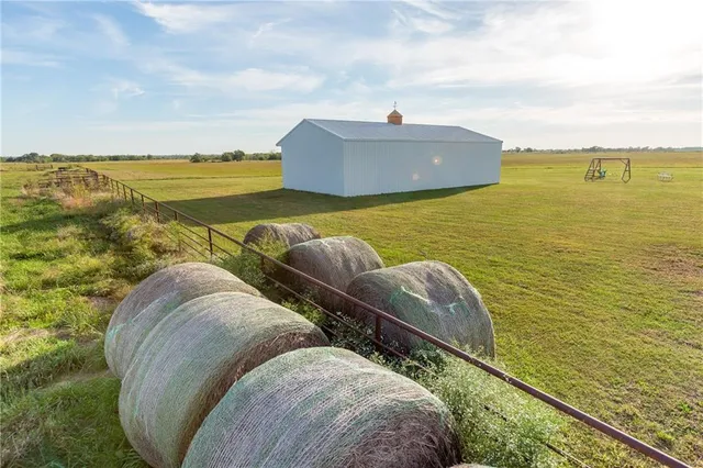$785,000 | 925 1800th Street, Iola, KS 66749