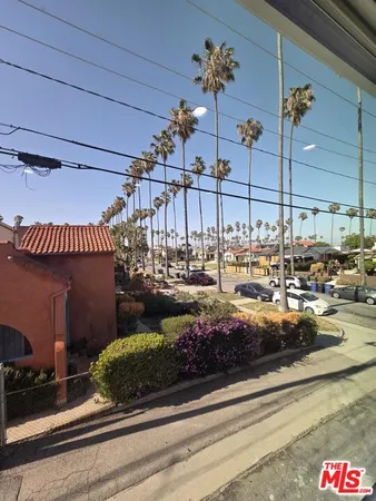 $2,900 | 5353 1/2 South Harcourt Avenue, Los Angeles, CA 90043