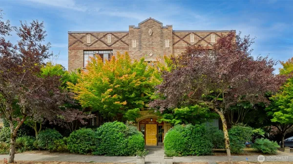 $339,900 | 3121 Franklin Avenue East, Unit 23, Seattle, WA 98102