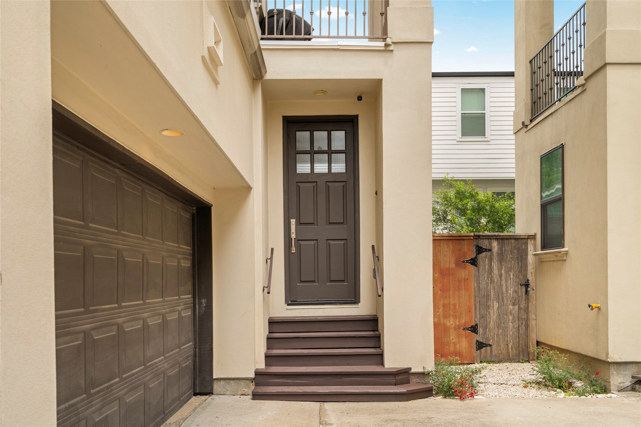 5646 Larkin Street Houston, TX 77007 - Photo 25 of 29 Highly desirable corner unit in gated community.