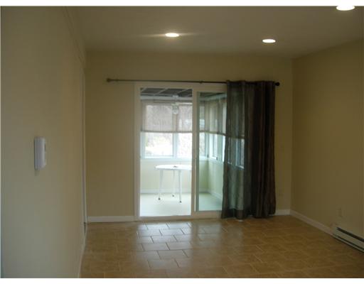 17 Holmes Road Coventry, RI 02816 - Photo 3 of 8 Den/Family/Great Room.