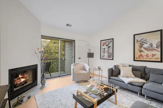 $262,000 | 116 East Freistadt Road, Unit F, Thiensville, WI 53092