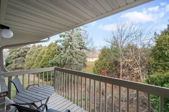 $262,000 | 116 East Freistadt Road, Unit F, Thiensville, WI 53092