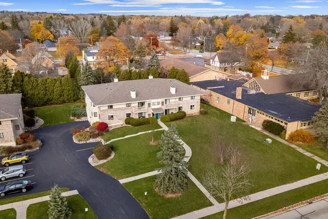$262,000 | 116 East Freistadt Road, Unit F, Thiensville, WI 53092