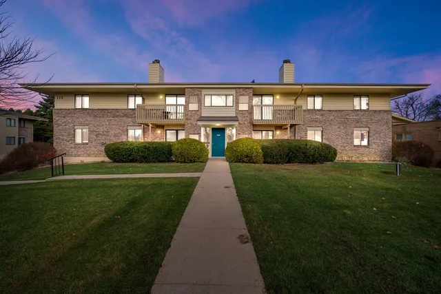 $262,000 | 116 East Freistadt Road, Unit F, Thiensville, WI 53092