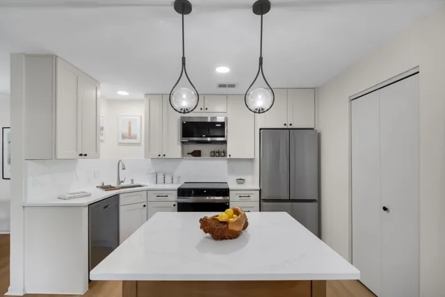 $262,000 | 116 East Freistadt Road, Unit F, Thiensville, WI 53092