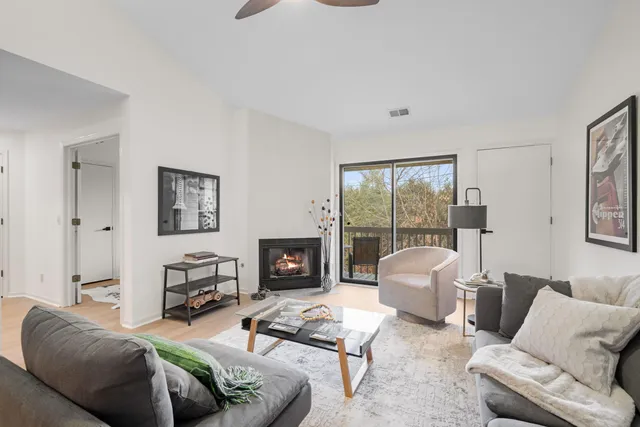 $262,000 | 116 East Freistadt Road, Unit F, Thiensville, WI 53092