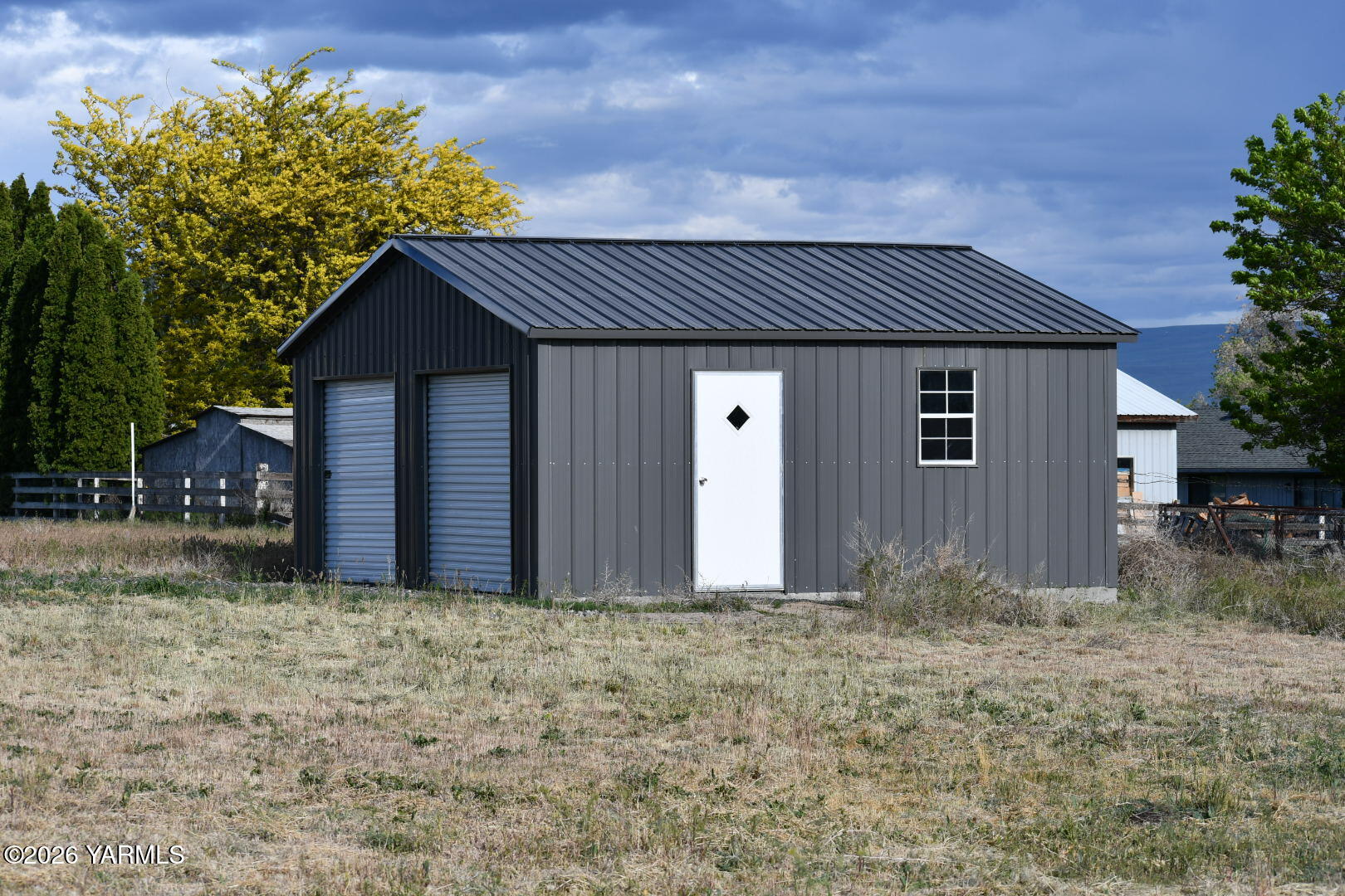 471 Gibson Road Selah, WA 98942 - Photo 12 of 13 a front view of house with yard