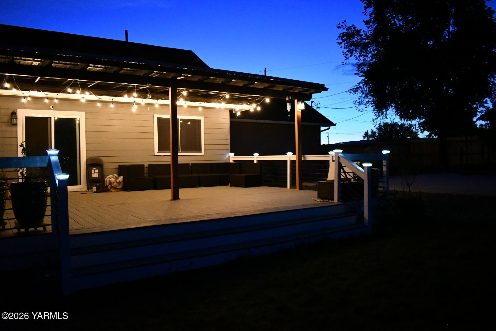 471 Gibson Road Selah, WA 98942 - Photo 7 of 13 a patio with table and chairs and potted plants