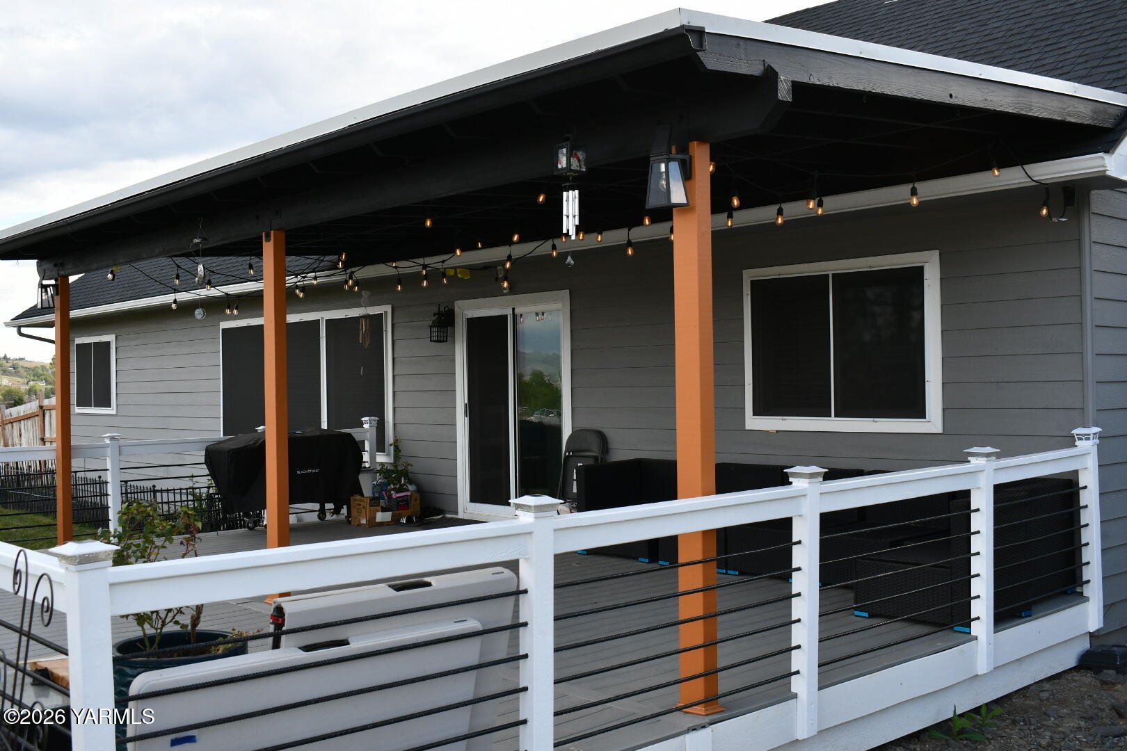 471 Gibson Road Selah, WA 98942 - Photo 8 of 13 a view of sitting area in front of house
