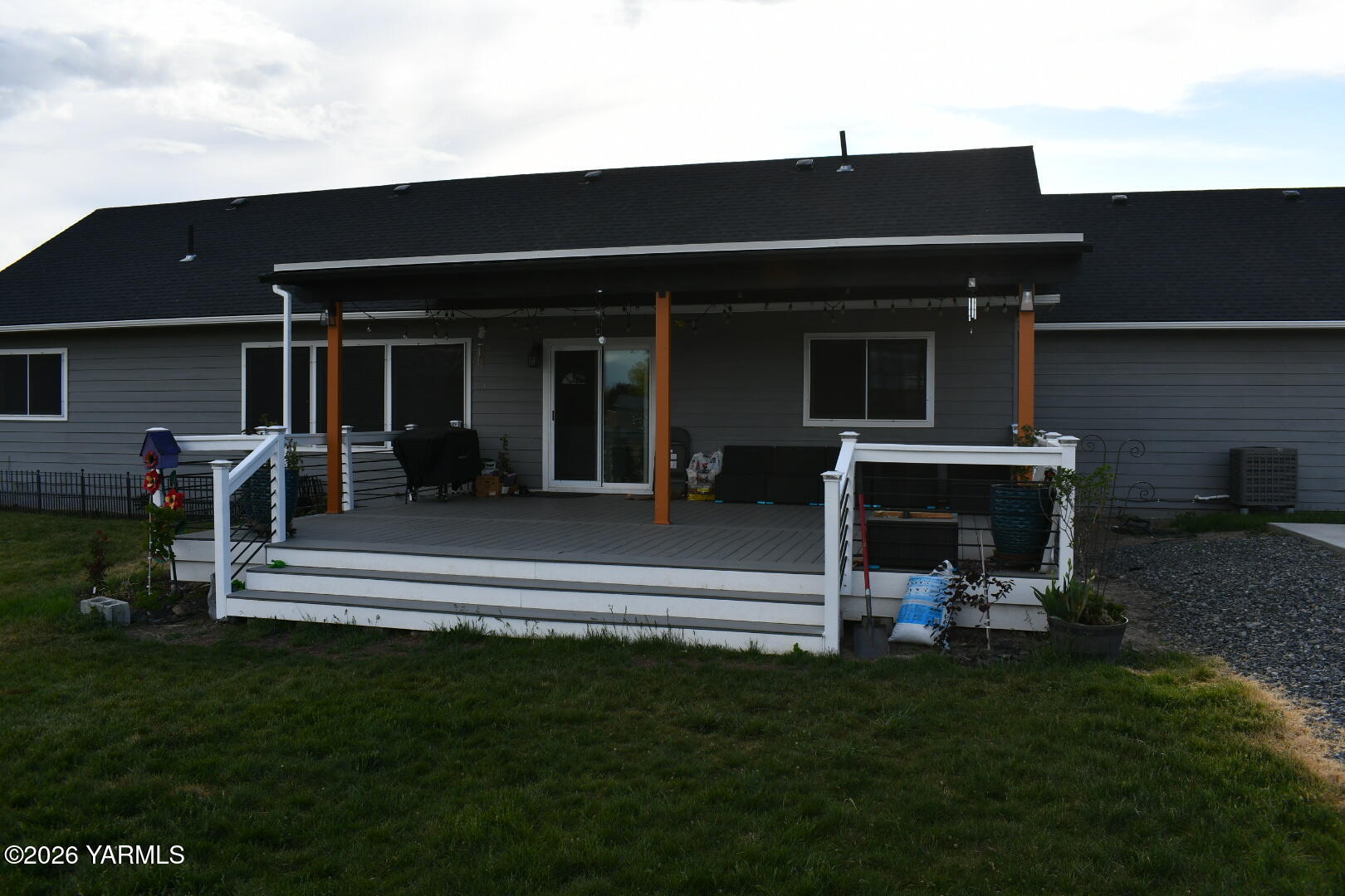 471 Gibson Road Selah, WA 98942 - Photo 10 of 13 a view of a house with a porch