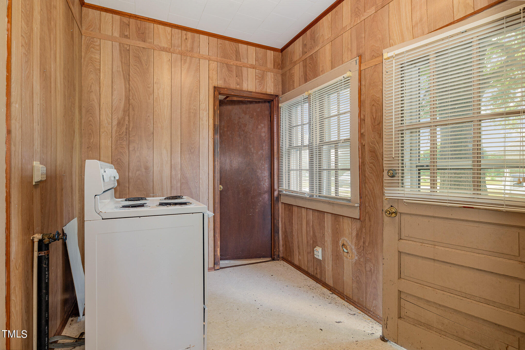 209 East Pine Street Pine Level, NC 27568 - Photo 6 of 26 018_img_0420-edit