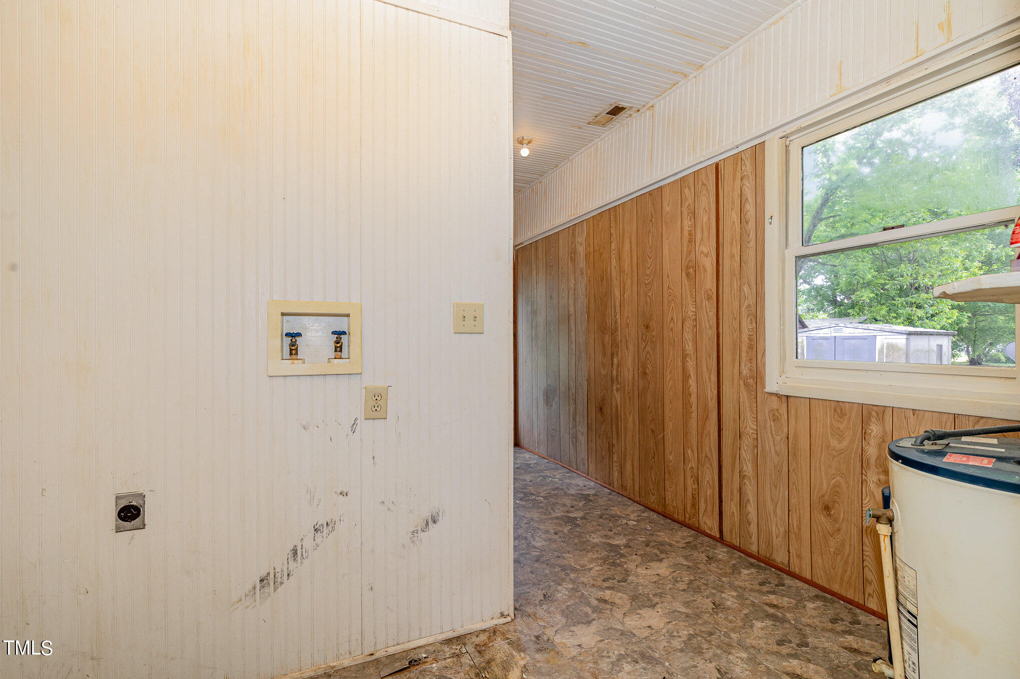 209 East Pine Street Pine Level, NC 27568 - Photo 9 of 26 015_img_0386-edit