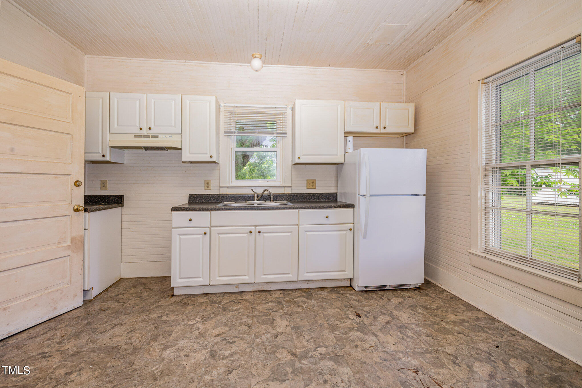 209 East Pine Street Pine Level, NC 27568 - Photo 10 of 26 014_img_0392-edit