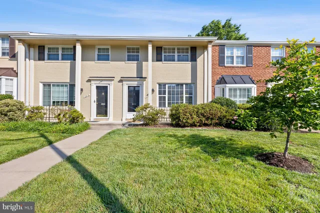 $2,995 | 2512 North Dearing Street, Alexandria, VA 22302