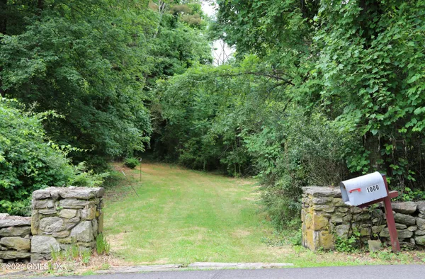 $1,300,000 | 1000 Lake Avenue, Greenwich, CT 06831