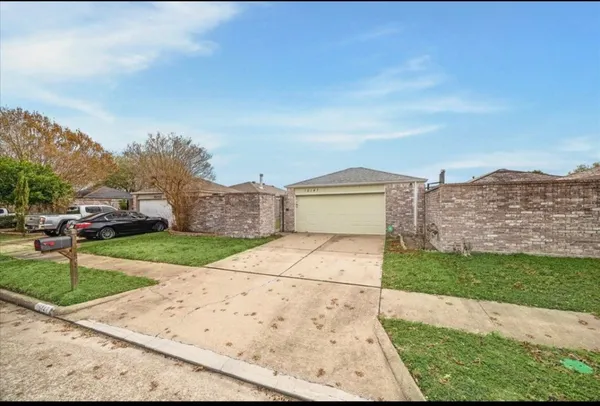 $2,200 | 16147 New Field Drive, Houston, TX 77082