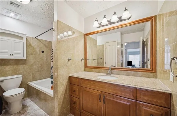 $2,200 | 16147 New Field Drive, Houston, TX 77082