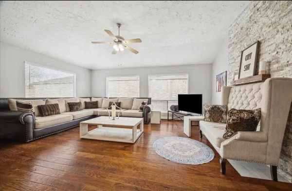$2,200 | 16147 New Field Drive, Houston, TX 77082