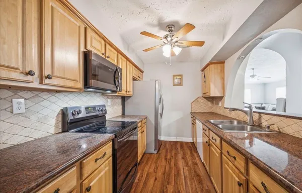 $2,350 | 16147 New Field Drive, Houston, TX 77082