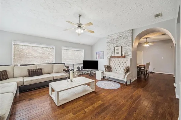 $2,200 | 16147 New Field Drive, Houston, TX 77082