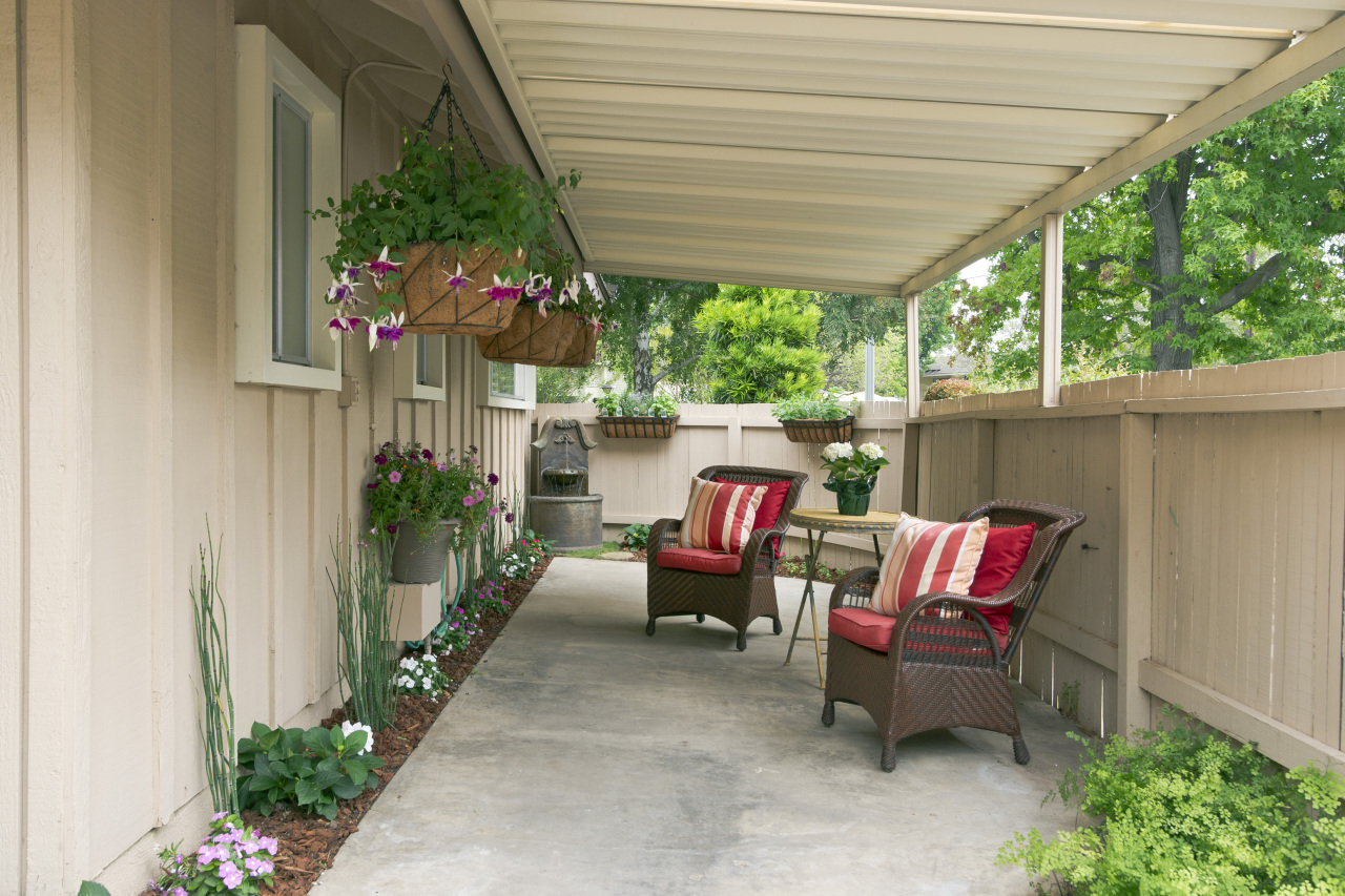 5788 Encina Road, Unit 3 Santa Barbara, CA 93117 - Photo 7 of 7 Back patio, with fountain