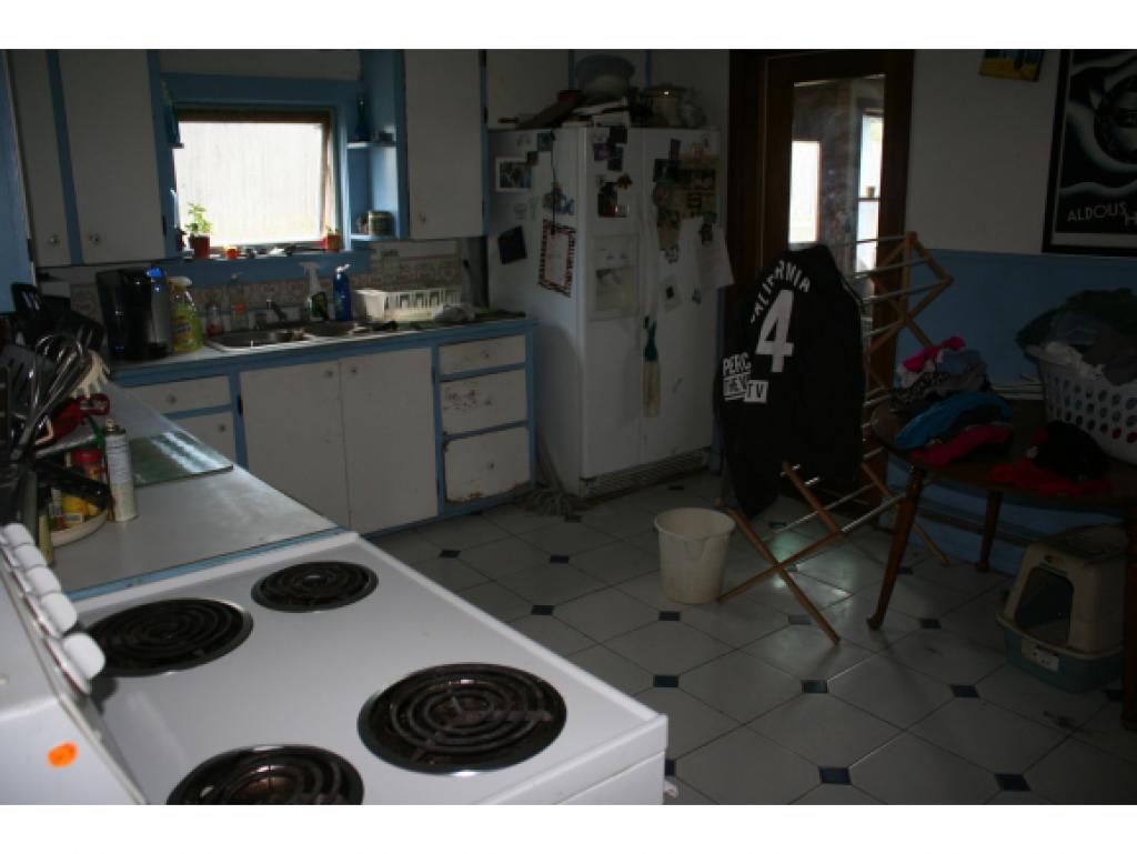 89 Cross Street Newport, VT 05855 - Photo 6 of 7 Gallery Image 6