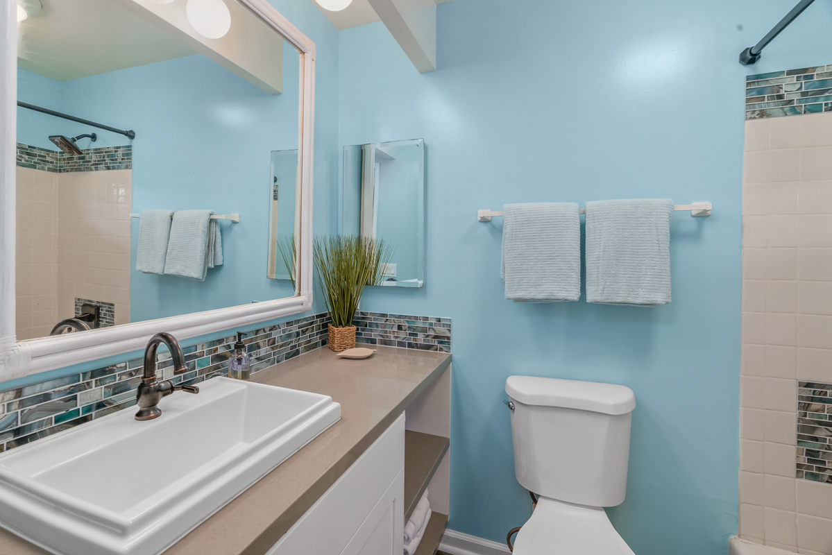 3830 Edward Road, Unit 9F Princeville, HI 96722 - Photo 18 of 20 a bathroom with a sink toilet and mirror