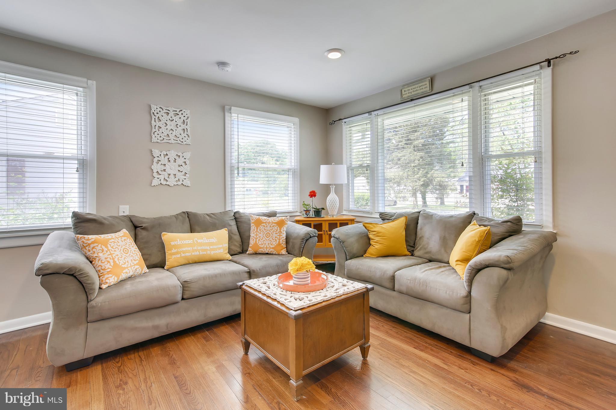 6 Alder Road Annapolis, MD 21403 - Photo 2 of 30 Living Room