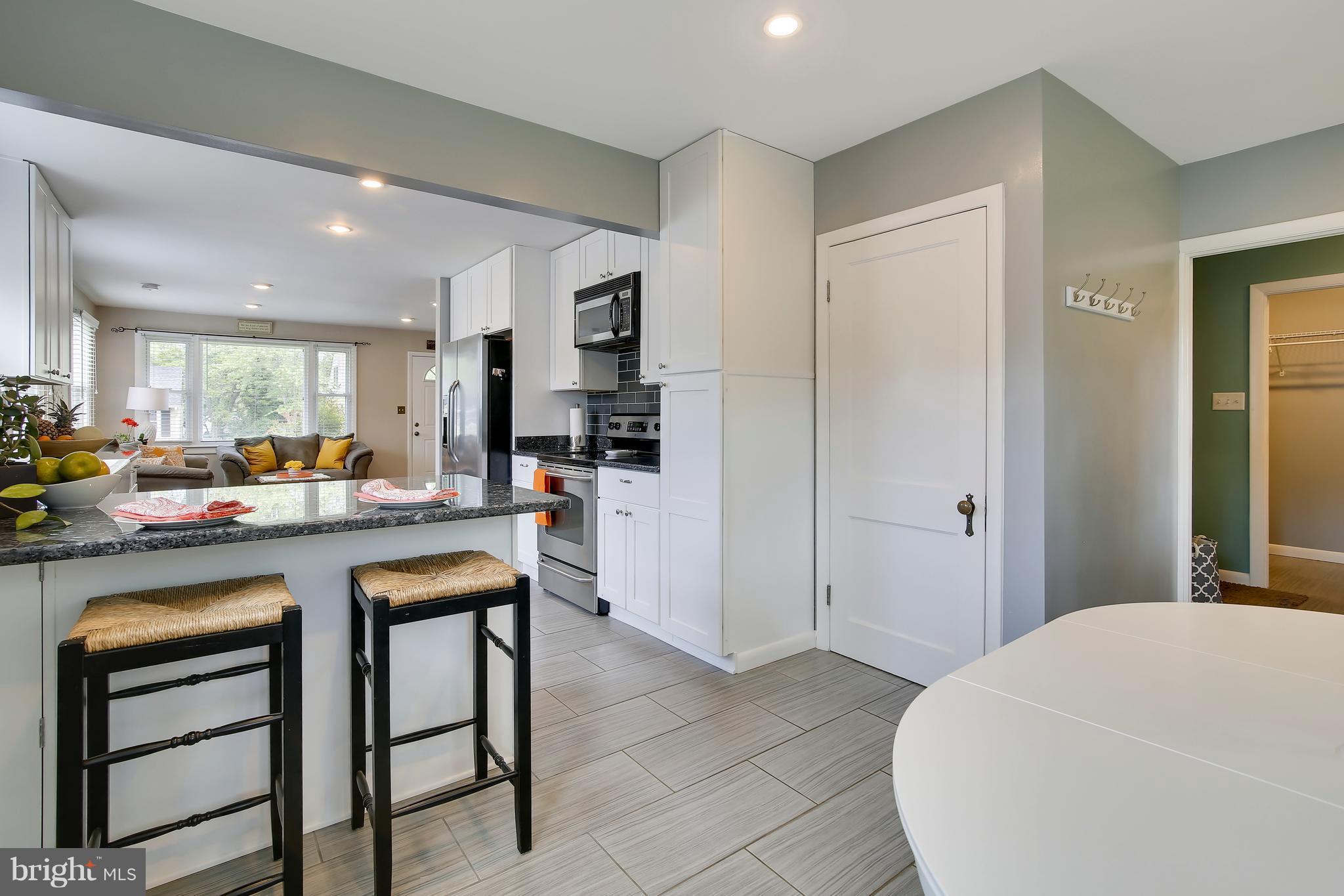 6 Alder Road Annapolis, MD 21403 - Photo 6 of 30 Sunroom With Breakfast Bar