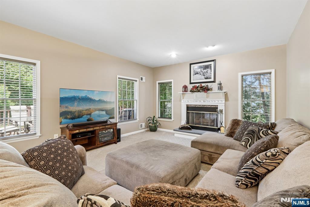 55 Sand Road Fairfield, NJ 07004 - Photo 11 of 30