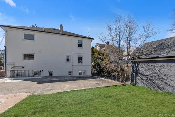 a view of a back yard of the house