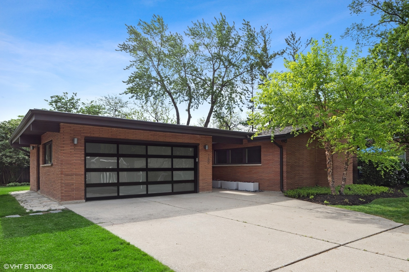 750 Arlington Road Riverside, IL 60546 - Photo 1 of 28