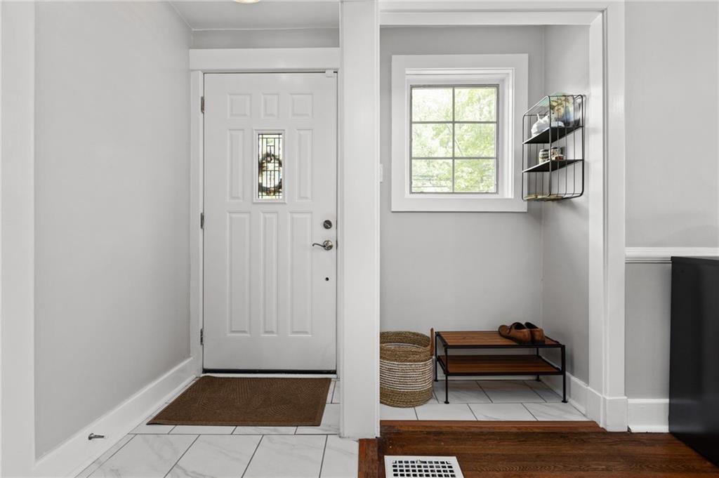 607 Delafield Road Pittsburgh, PA 15215 - Photo 4 of 25 Gallery Image 4