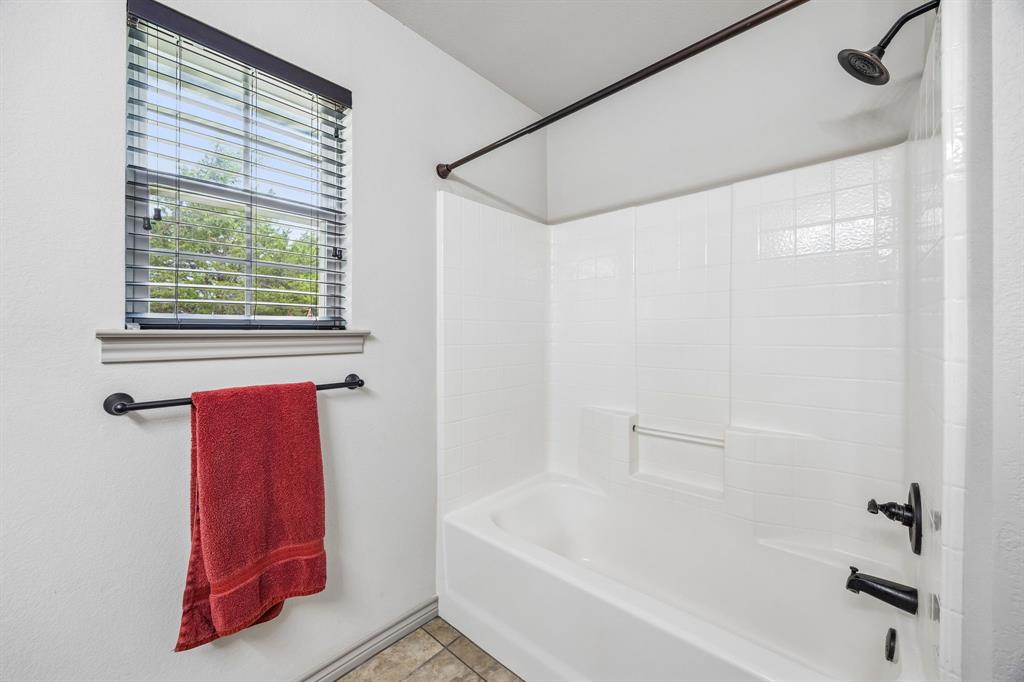 3111 North Walnut Grove Road Midlothian, TX 76065 - Photo 12 of 20 Primary Ensuite Bath