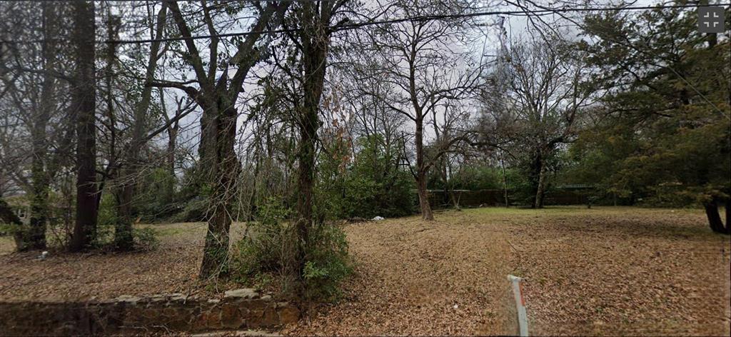 426 North Confederate Avenue Tyler, TX 75702 - Photo 2 of 3 a pathway of a yard