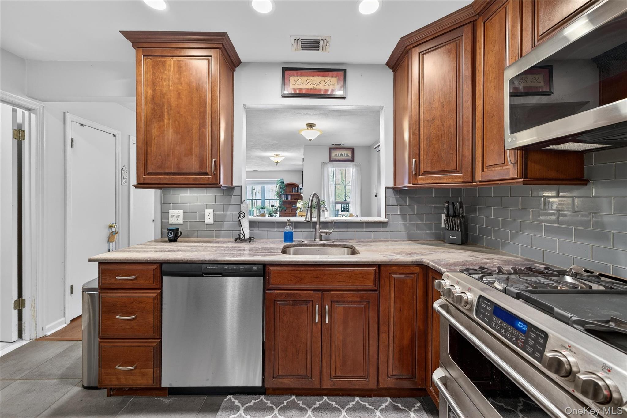 19 Olde Wagon Road Warwick, NY 10990 - Photo 16 of 27