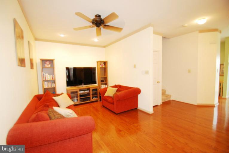 306 Assembly Point Court Odenton, MD 21113 - Photo 5 of 30 Living Room