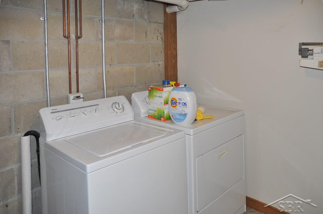 1911 North Miller Road Saginaw, MI 48609 - Photo 18 of 33 31321941-17.JPG