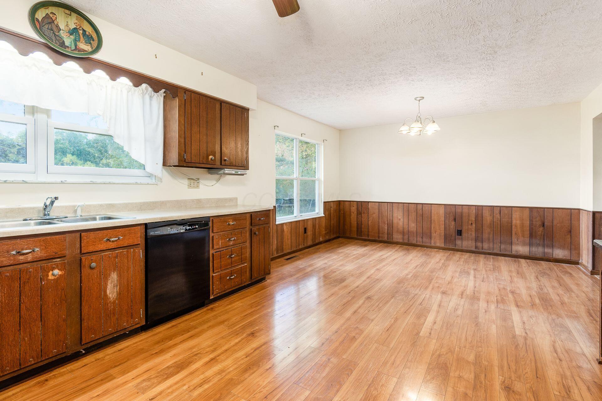 8712 Cheshire Road Sunbury, OH 43074 - Photo 13 of 40 Kitchen/Eating Space