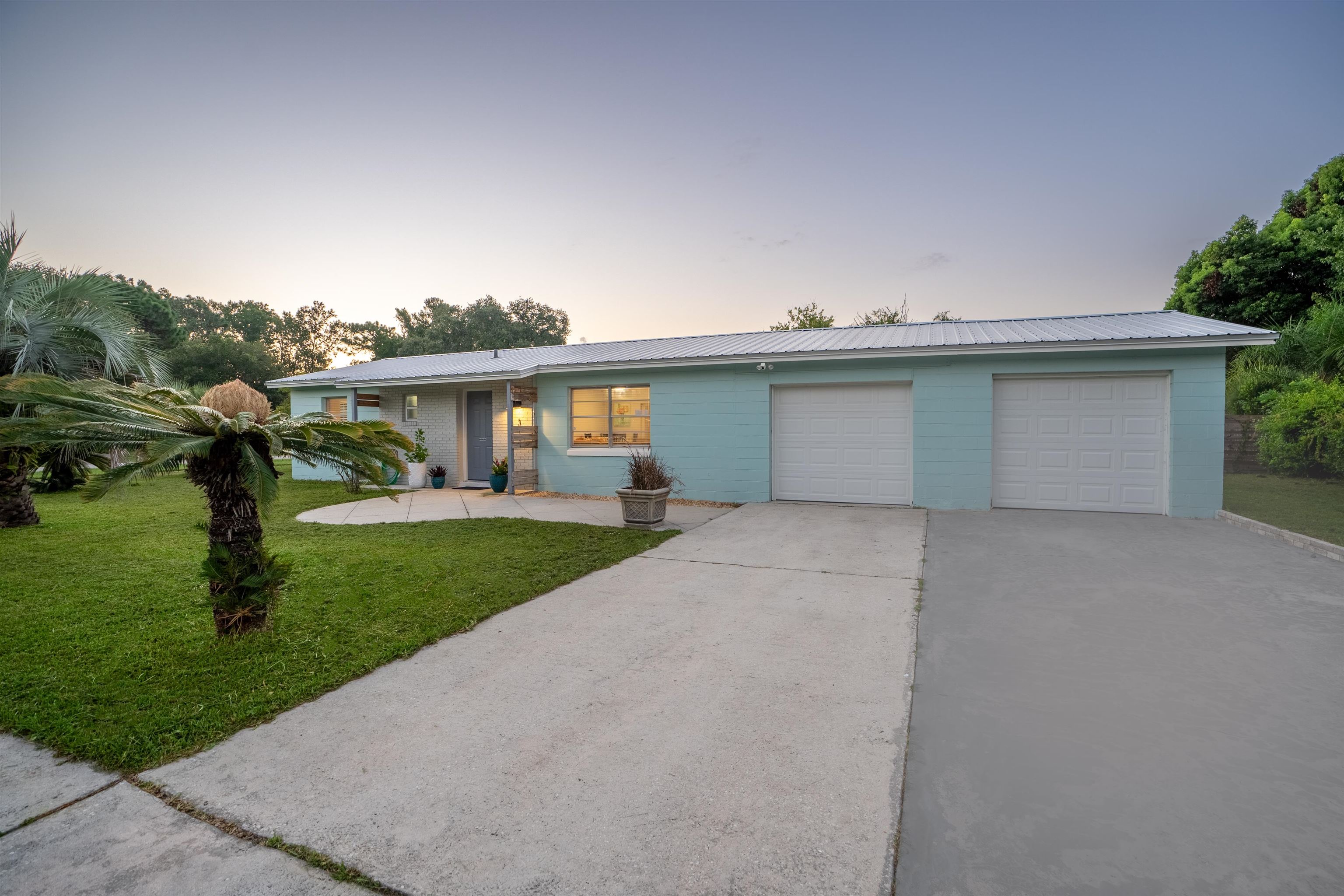 311 Deltona Boulevard St. Augustine, FL 32086 - Photo 2 of 16 a front view of house with yard and green space