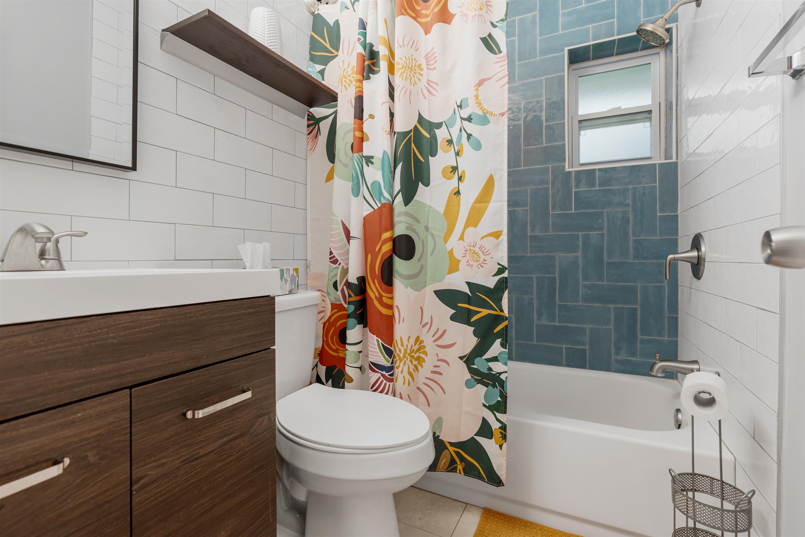 311 Deltona Boulevard St. Augustine, FL 32086 - Photo 10 of 16 a bathroom with a sink a toilet and a bathtub