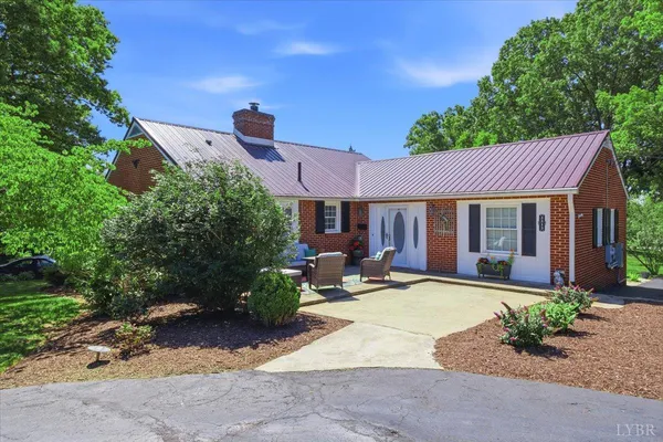 $264,500 | 2215 Beverly Heights, Altavista, VA 24517