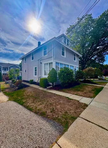a view of a house with yard and plants