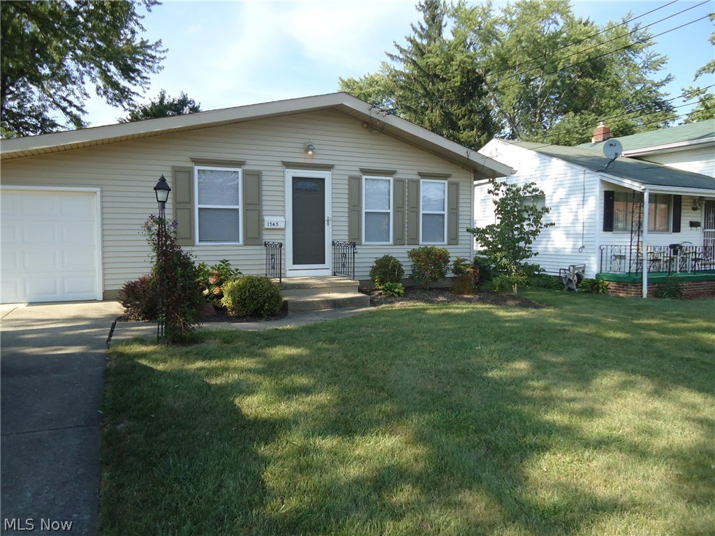 1565 Fairfax Road Akron, OH 44313 - Photo 2 of 24 Gallery Image 2
