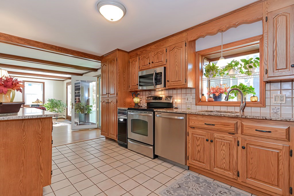 9 Warwick Road Franklin, MA 02038 - Photo 11 of 41 Gallery Image 11