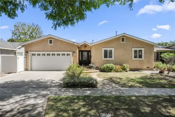 $1,219,000 | 2784 Vuelta Grande Avenue, Long Beach, CA 90815